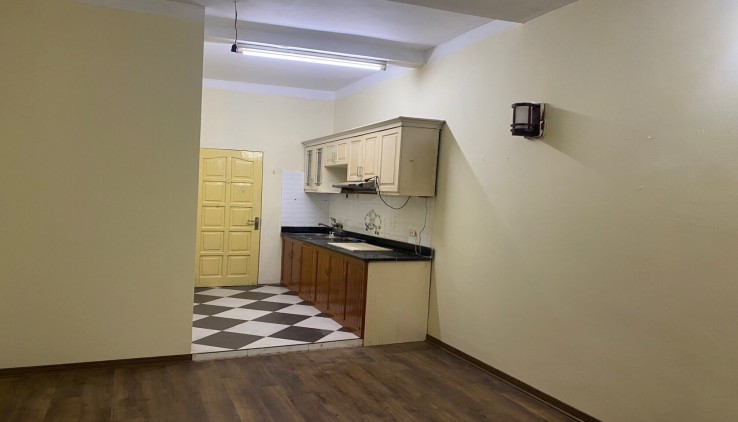Cho thuê căn hộ tầng 3 tập thể ngõ 36 Lương Đình Của, Đống Đa, 6 Triệu
